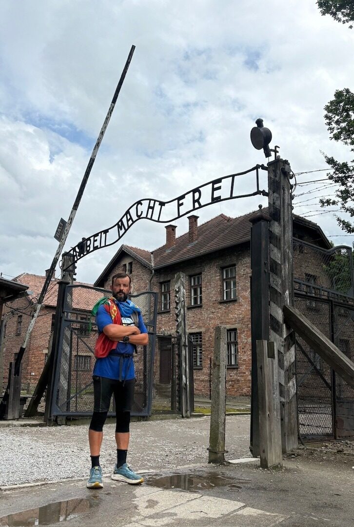 Run for Peace - Pedro Queirós en las puertas de Auschwitz