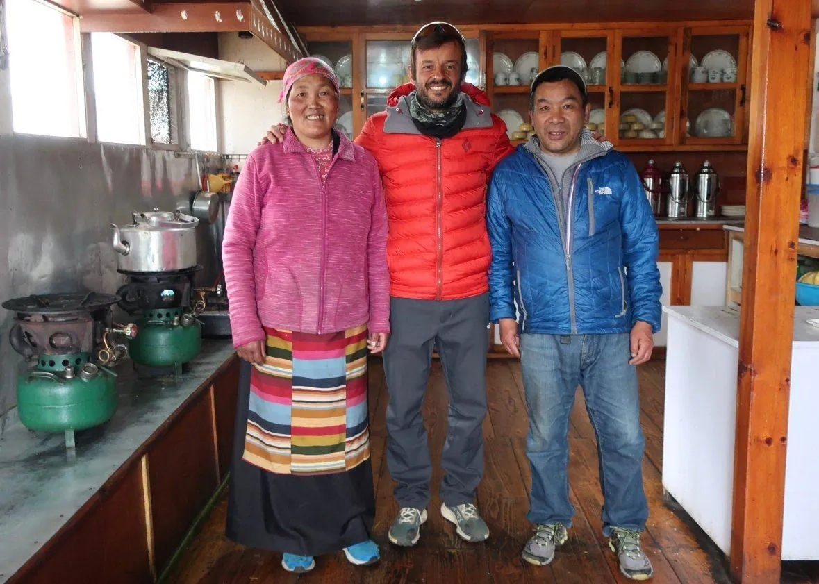 A lo largo del trekking hasta el Everest Base Camp, la expedición INFINITY se alojará en albergues gestionados por famil