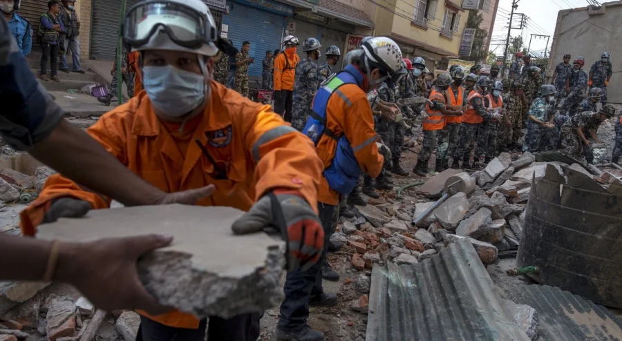 El número de muertos no deja de aumentar por el terremoto de Nepal
