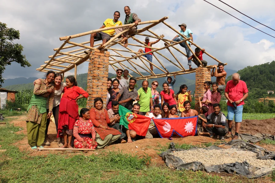 Un año después del terremoto, falta mucho para levantar Nepal